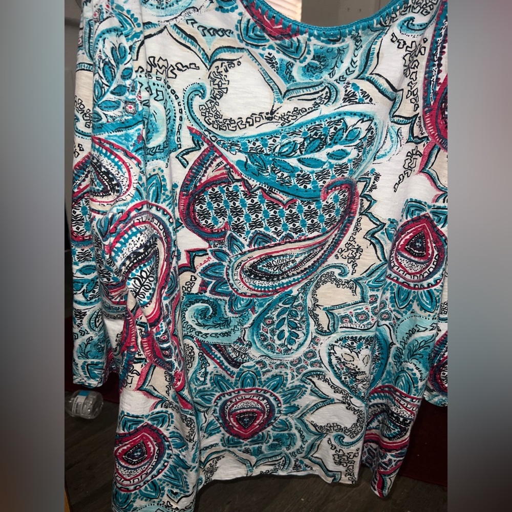 CHICO’s PRETTY FLORAL AQUA TOP SZ 2 (XL)